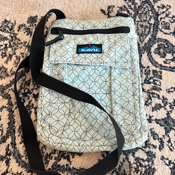 Kavu Crossbody Shoulder Bag Purse Adjustable Strap 4 Pouch - Picture 1 of 5